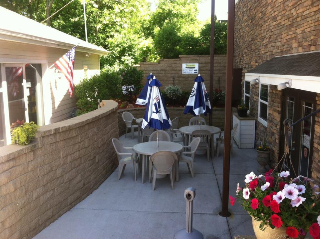 Price Pointe Inn Waukesha Ngoại thất bức ảnh