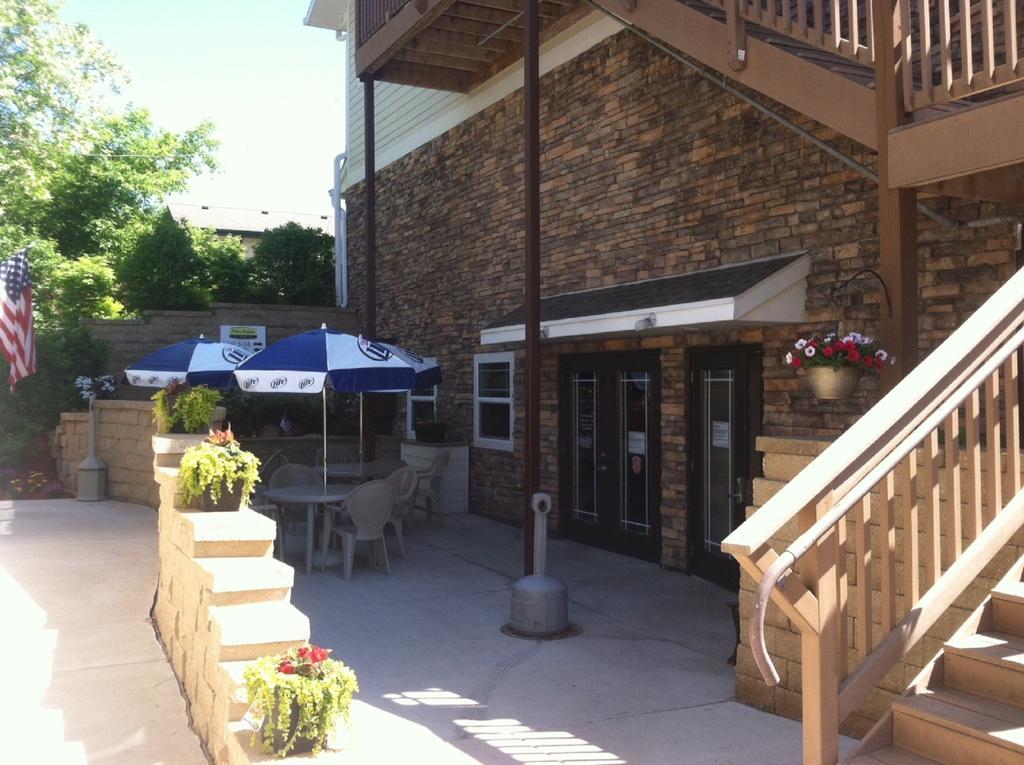 Price Pointe Inn Waukesha Ngoại thất bức ảnh