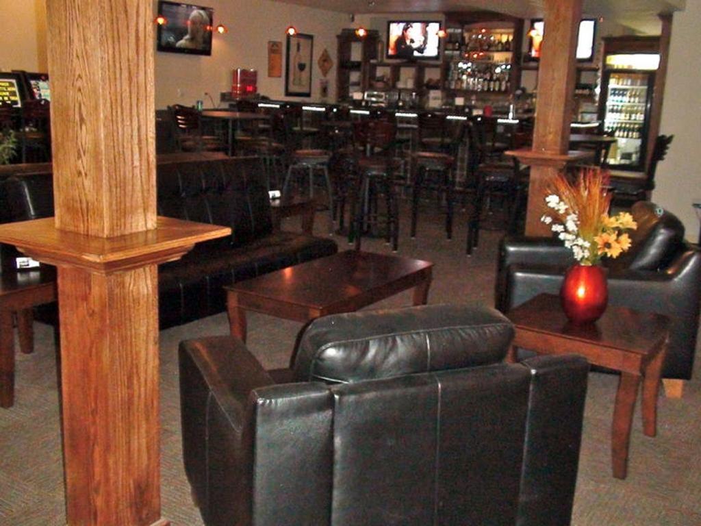 Price Pointe Inn Waukesha Ngoại thất bức ảnh
