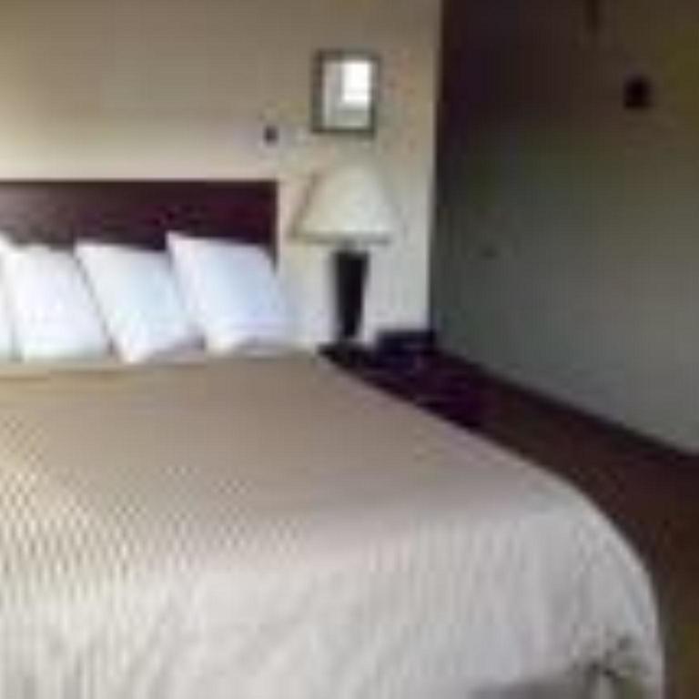 Price Pointe Inn Waukesha Ngoại thất bức ảnh