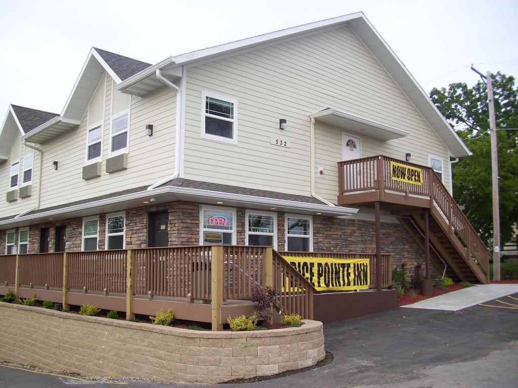 Price Pointe Inn Waukesha Ngoại thất bức ảnh