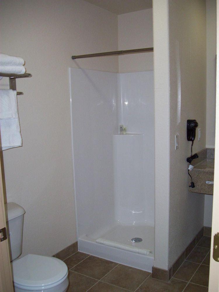 Price Pointe Inn Waukesha Ngoại thất bức ảnh
