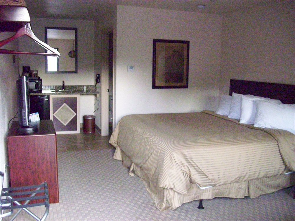 Price Pointe Inn Waukesha Ngoại thất bức ảnh