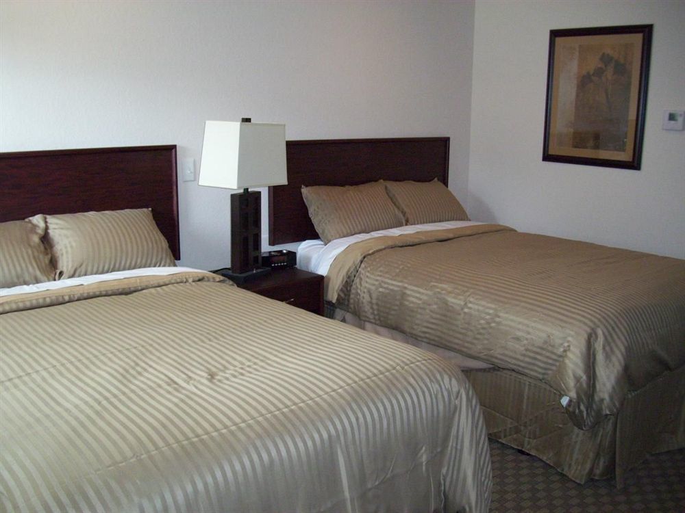 Price Pointe Inn Waukesha Ngoại thất bức ảnh