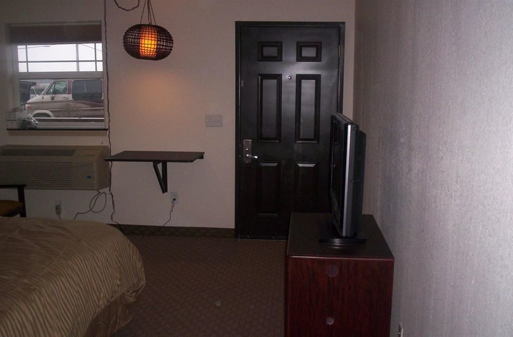 Price Pointe Inn Waukesha Ngoại thất bức ảnh