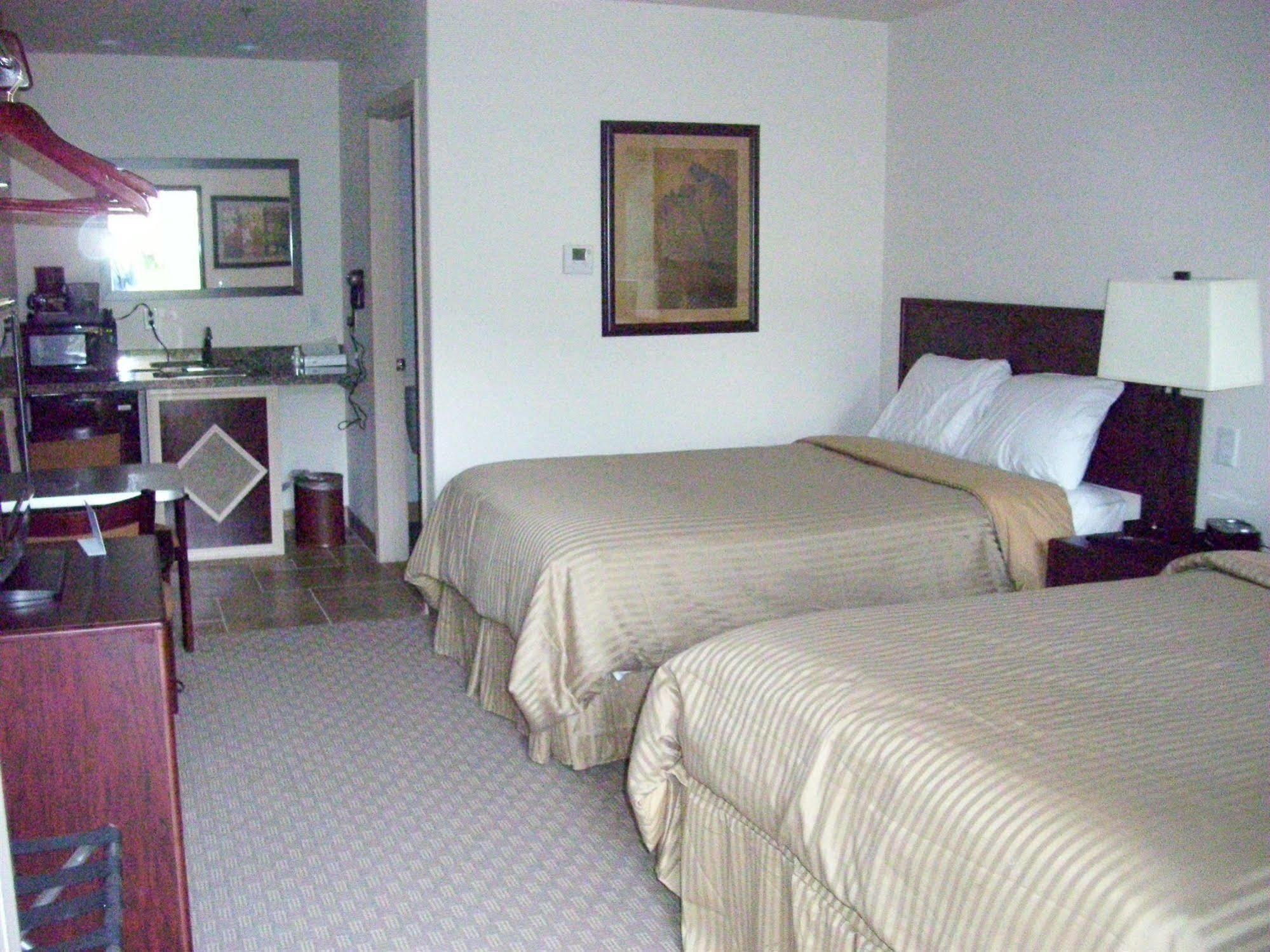 Price Pointe Inn Waukesha Ngoại thất bức ảnh