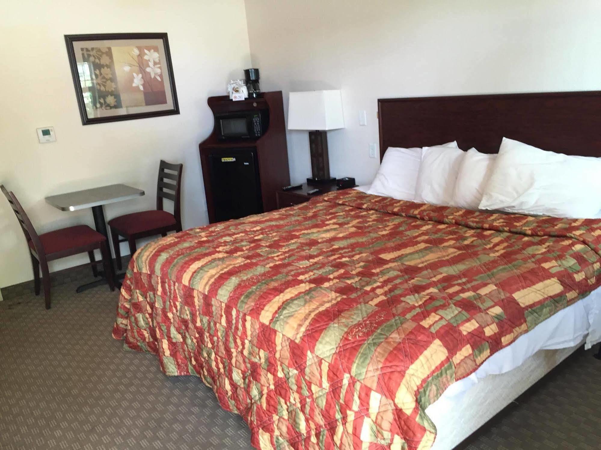 Price Pointe Inn Waukesha Ngoại thất bức ảnh