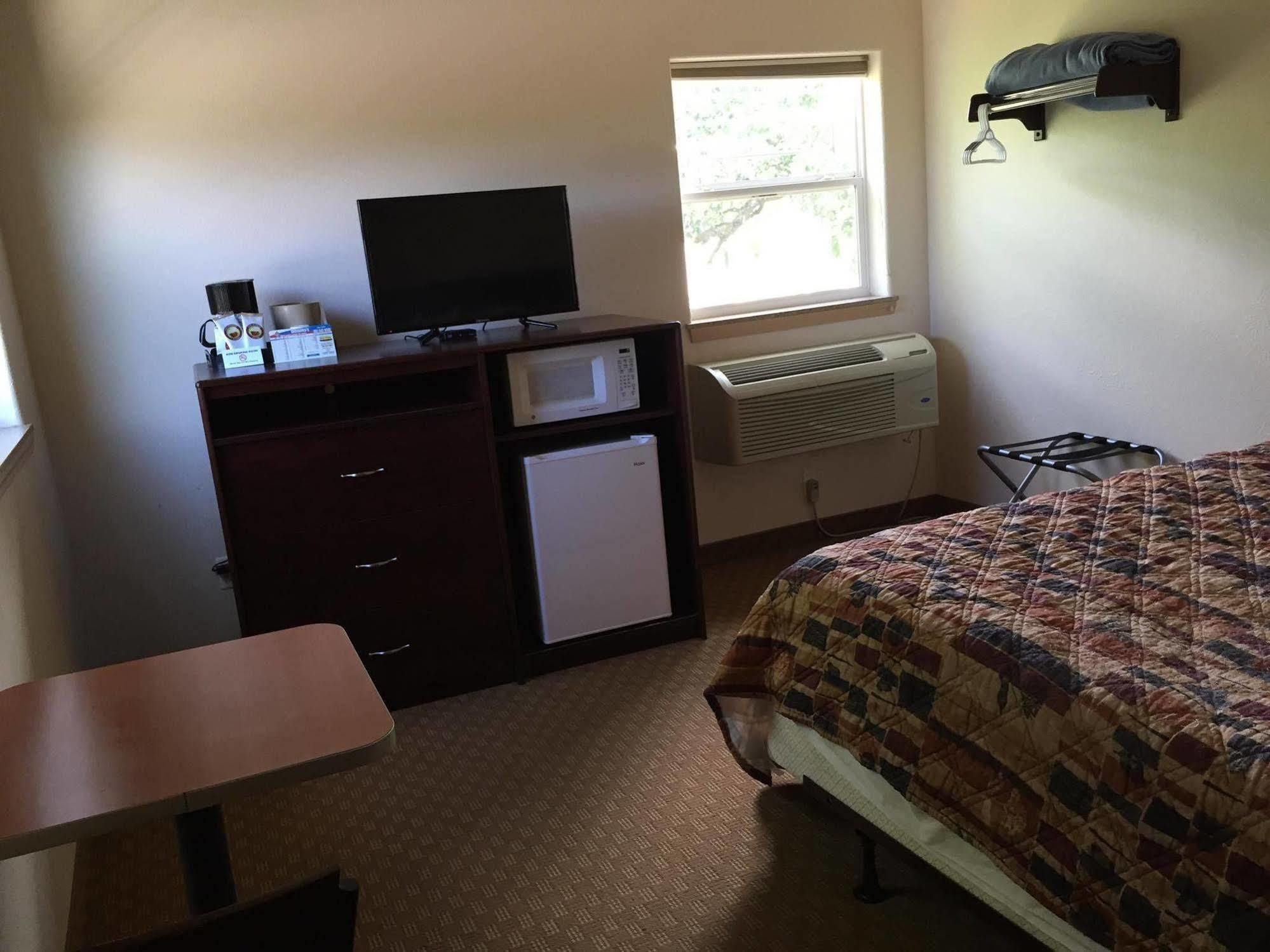 Price Pointe Inn Waukesha Ngoại thất bức ảnh