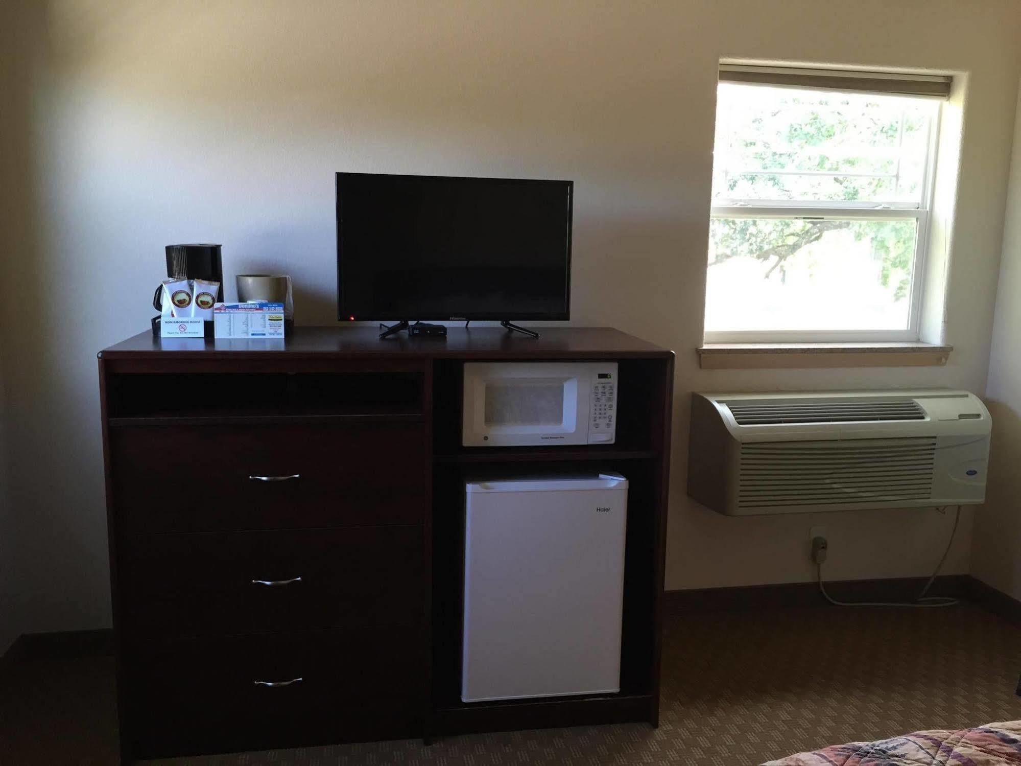 Price Pointe Inn Waukesha Ngoại thất bức ảnh
