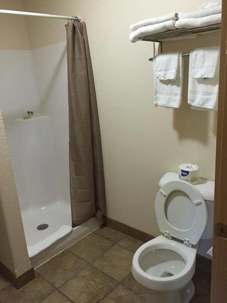 Price Pointe Inn Waukesha Ngoại thất bức ảnh