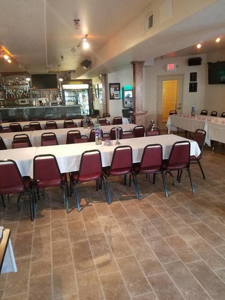 Price Pointe Inn Waukesha Ngoại thất bức ảnh