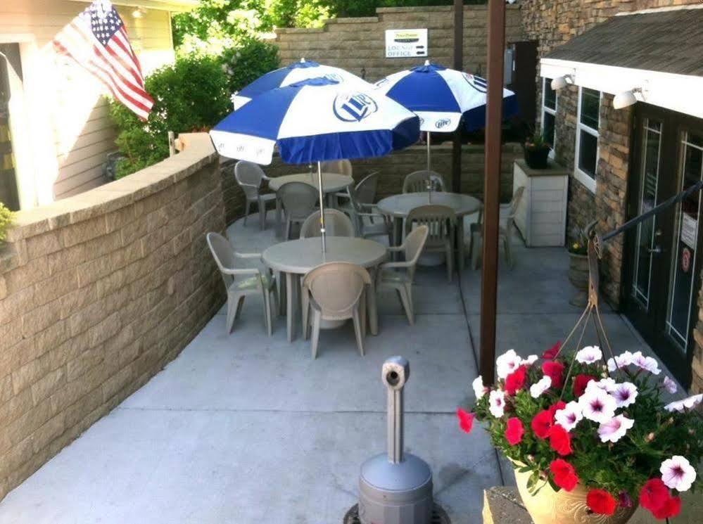 Price Pointe Inn Waukesha Ngoại thất bức ảnh